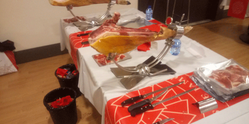 Cortador de jamón para comidas de trabajo